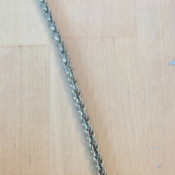 Vintage 1940s Black Clutch Purse with Silver toned frame and chain - Picture 4 of 9